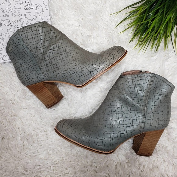 Fossils Leather Blue Chunk Heel Ankle Bootie 8.5 - Picture 2 of 14